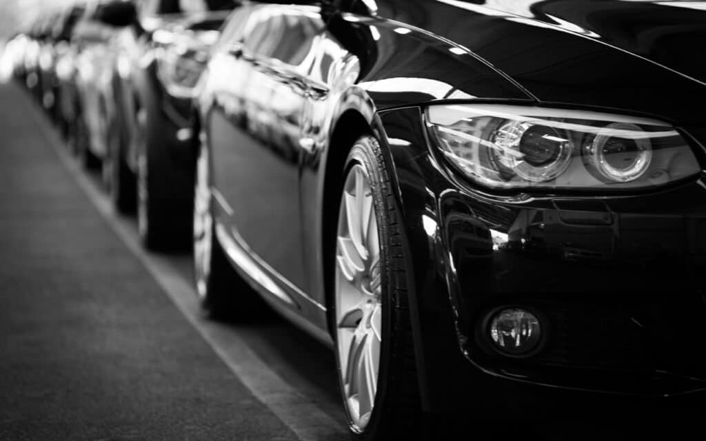 Confira alguns prós e contras de alugar um carro em diferentes situações.